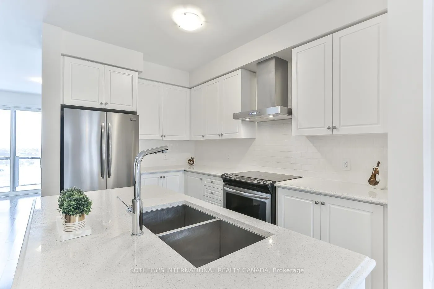 Photo 6 of 101 Glengarry Crescent, Vaughan, Vellore Village — HOMEH