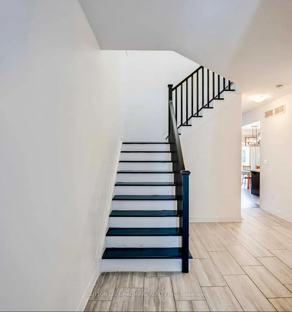 Photo 4 of 10 Bergenstein Crescent, Pelham, Fonthill — HOMEH