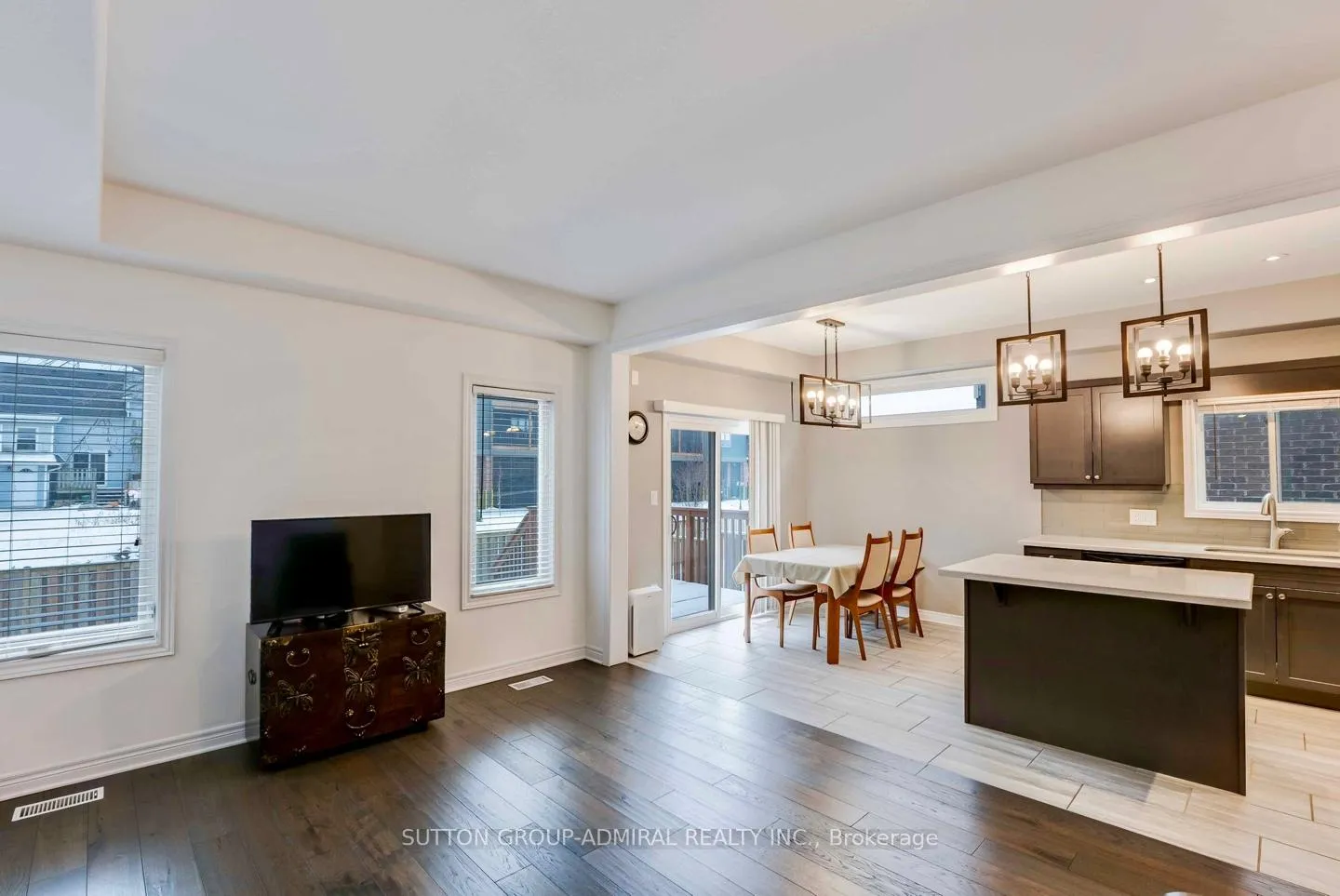 Photo 5 of 10 Bergenstein Crescent, Pelham, Fonthill — HOMEH