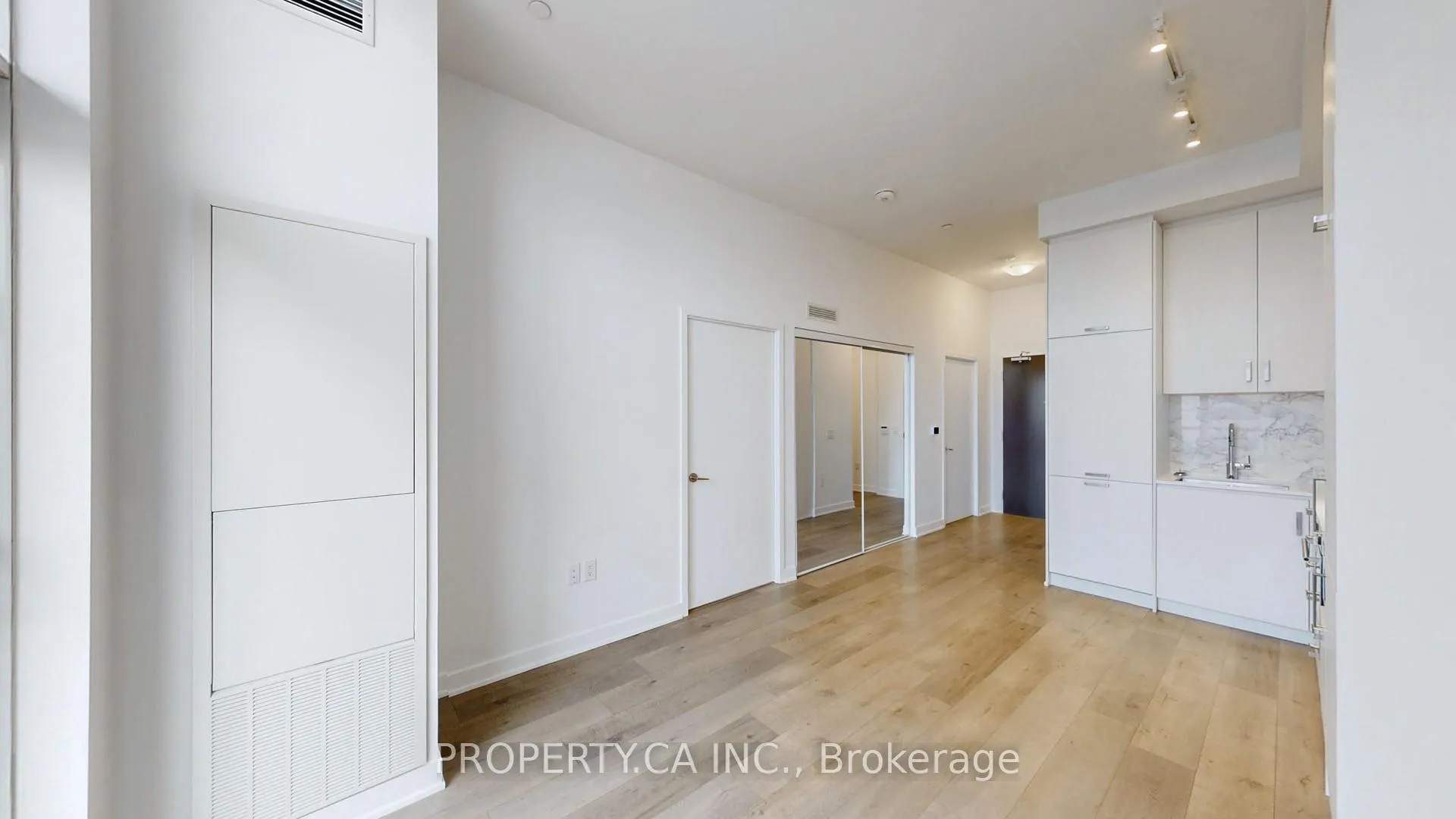 Photo 3 of Unit 211, 60 Honeycrisp Crescent, Vaughan, Vaughan Corporate Centre — HOMEH