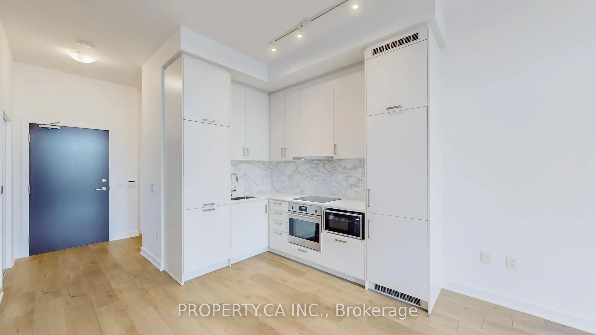 Photo 5 of Unit 211, 60 Honeycrisp Crescent, Vaughan, Vaughan Corporate Centre — HOMEH