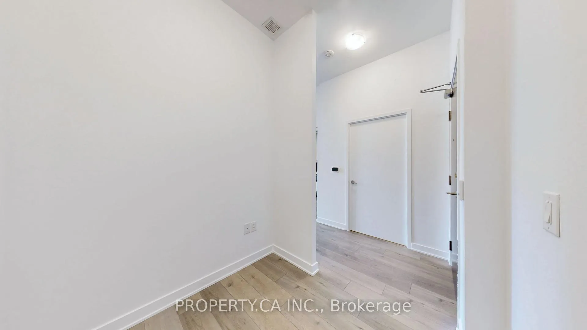 Photo 8 of Unit 211, 60 Honeycrisp Crescent, Vaughan, Vaughan Corporate Centre — HOMEH