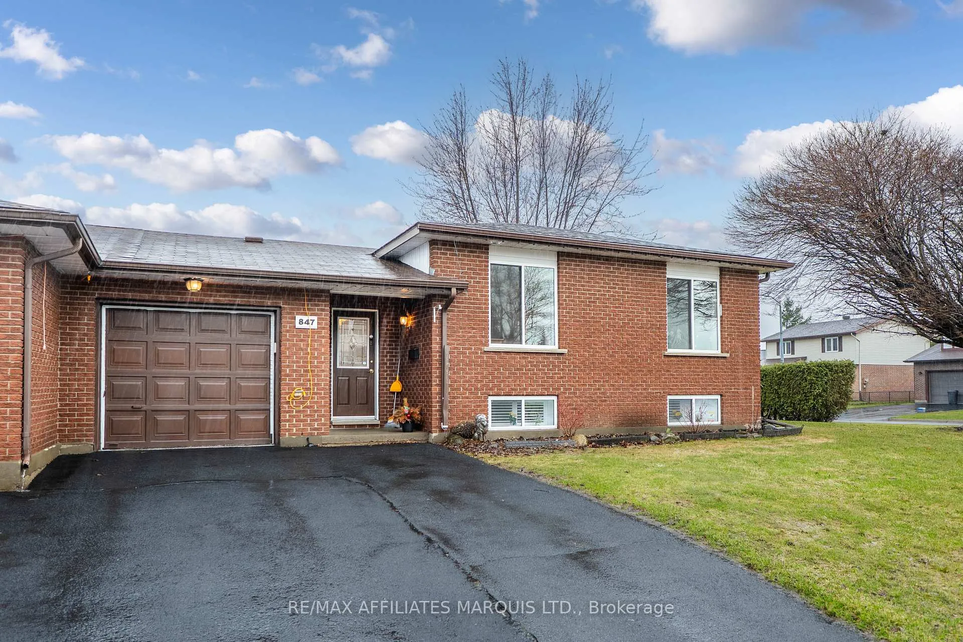 Photo 3 of 847 Glengarry Boulevard, Cornwall — HOMEH