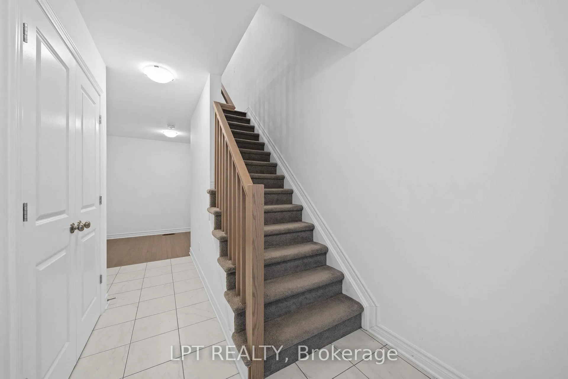 Photo 5 of 42 Verglas Lane, Ottawa, Mer Bleue/Bradley Estates/Anderson Park — HOMEH