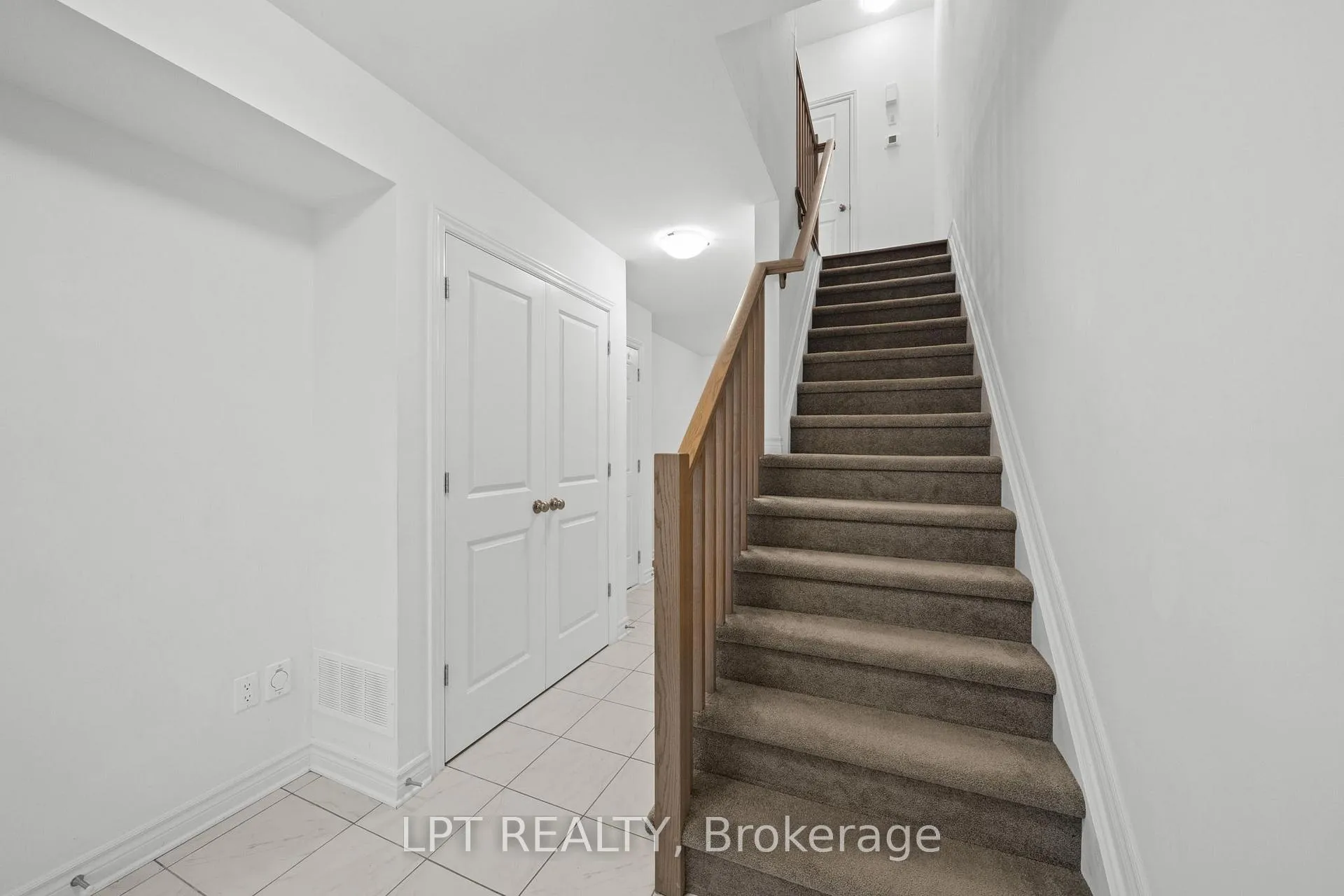 Photo 6 of 42 Verglas Lane, Ottawa, Mer Bleue/Bradley Estates/Anderson Park — HOMEH