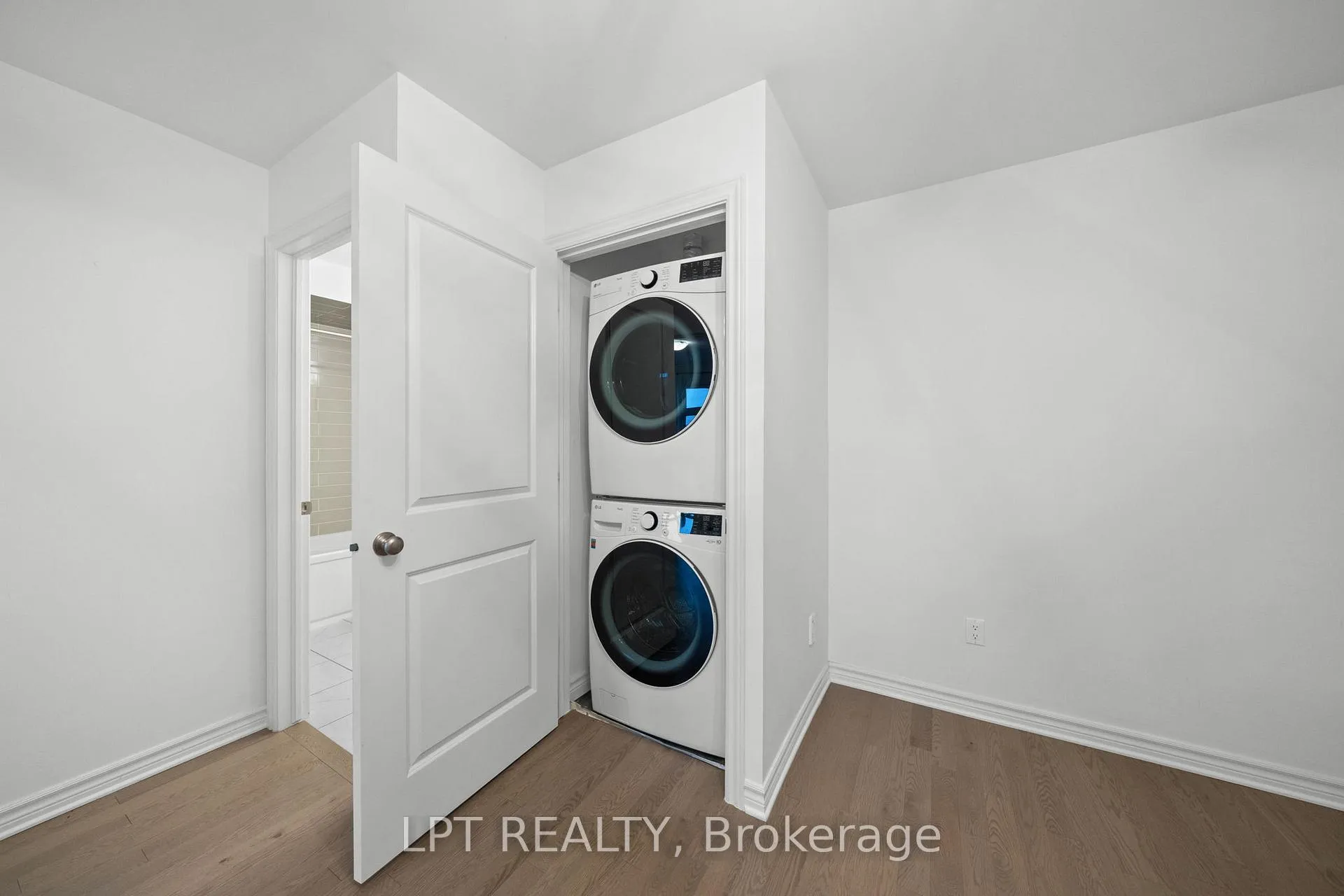 Photo 33 of 42 Verglas Lane, Ottawa, Mer Bleue/Bradley Estates/Anderson Park — HOMEH