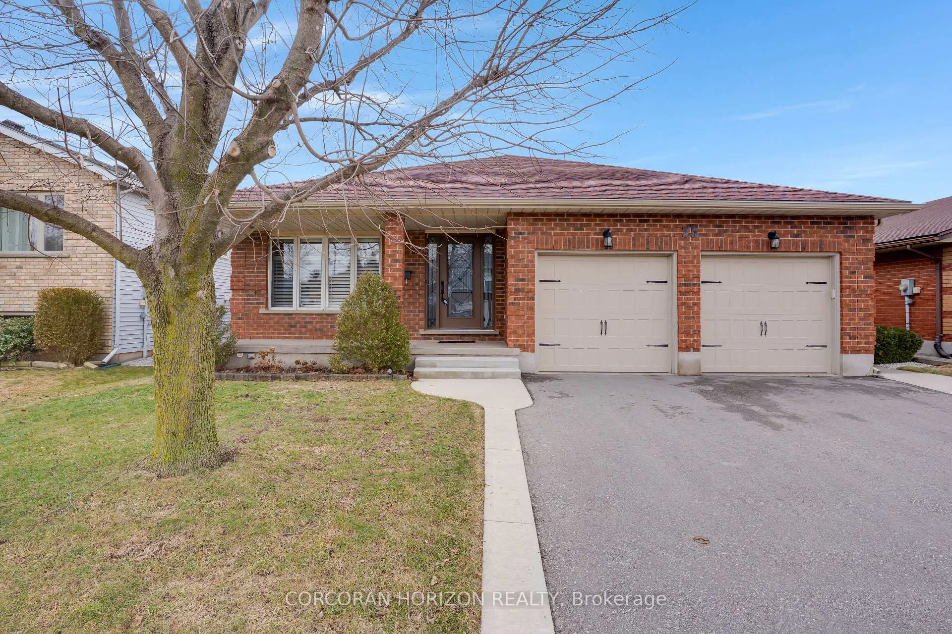Front of 35 Southview Crescent