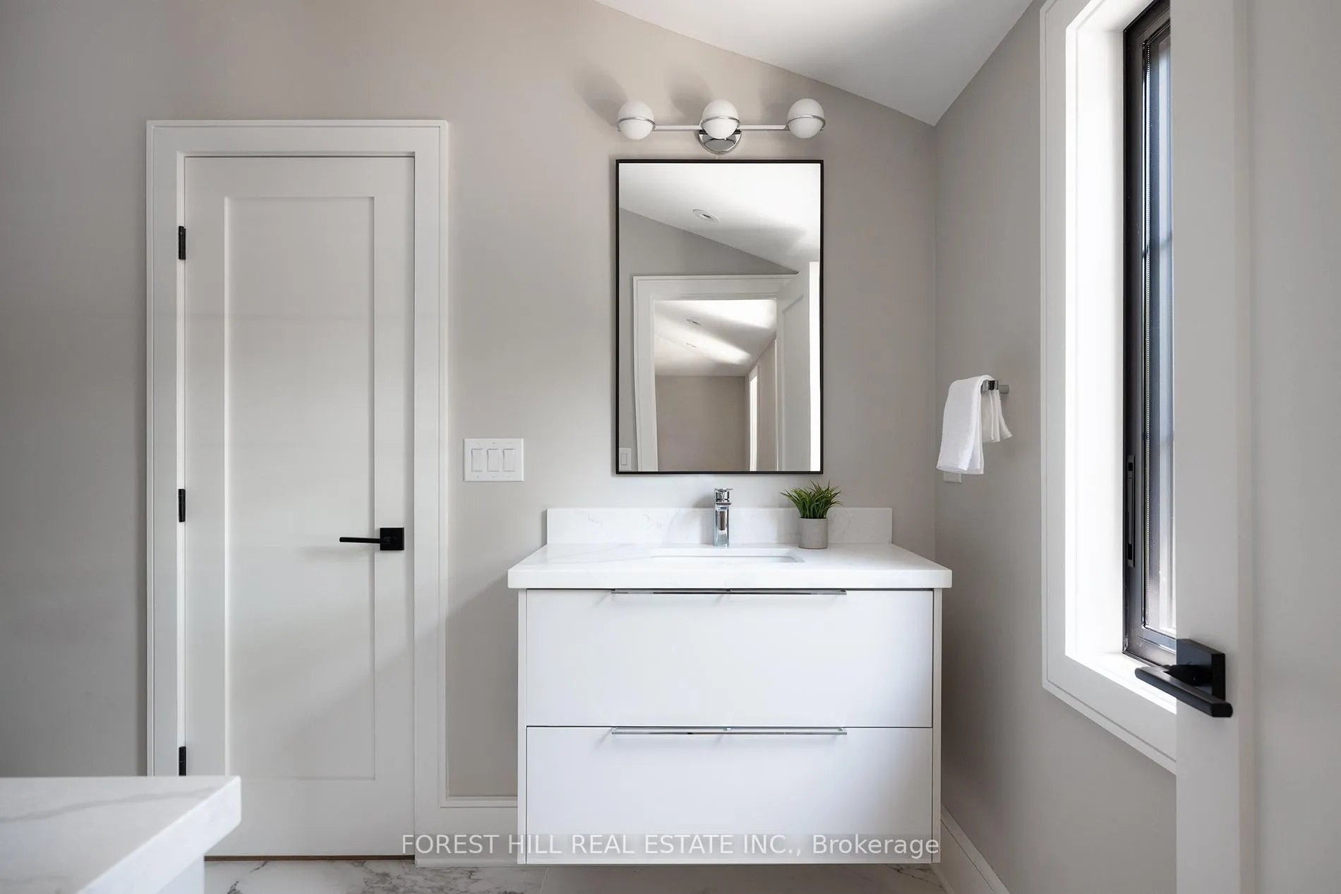Photo 26 of 52 Roxborough Drive, Toronto, Rosedale-Moore Park — HOMEH