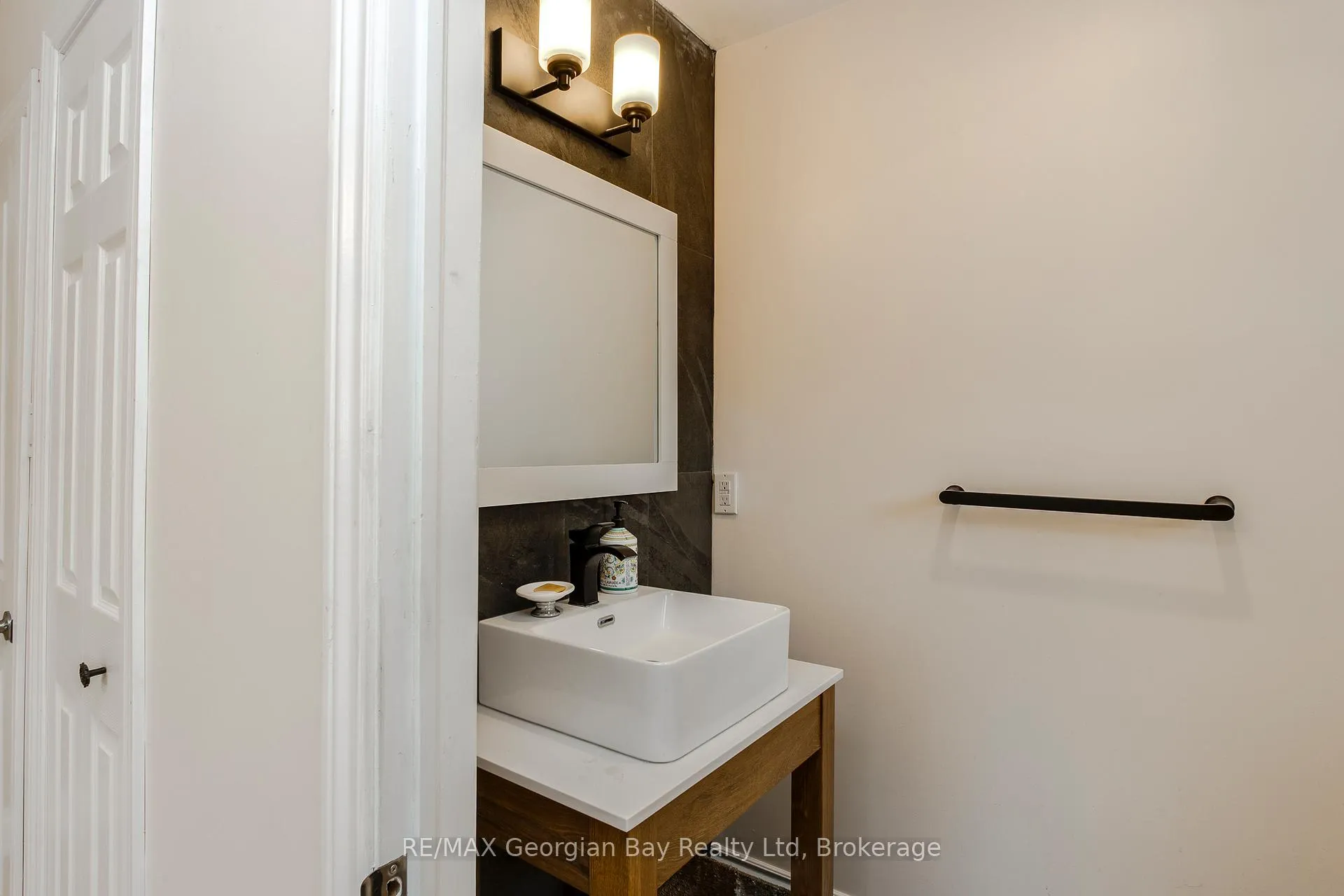 Photo 13 of 41 Beaufort Crescent, Tiny, Rural Tiny — HOMEH
