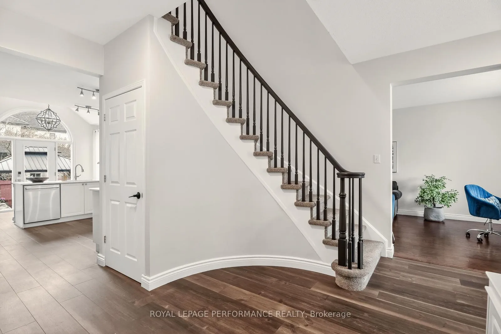 Photo 5 of 1820 Mccallum Drive, Ottawa, Fallingbrook/Gardenway South — HOMEH