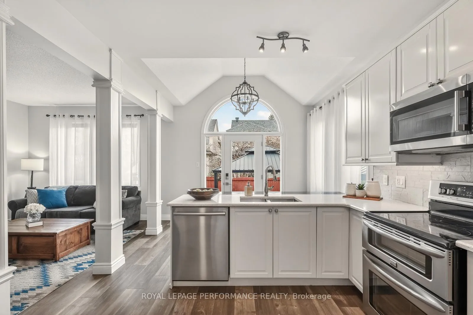 Photo 9 of 1820 Mccallum Drive, Ottawa, Fallingbrook/Gardenway South — HOMEH