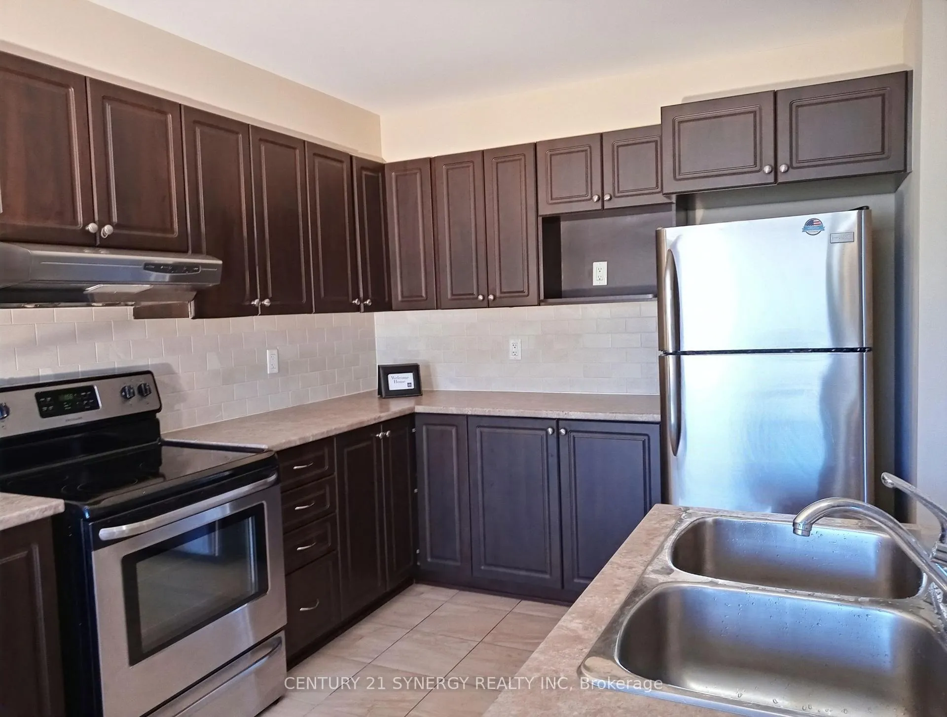 Photo 4 of 136 Piazza Circle, Ottawa, Barrhaven - Strandherd — HOMEH