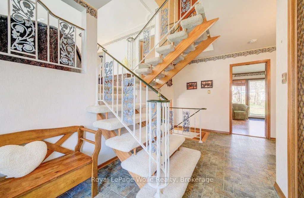 Photo 6 of 564 Glen Manor Boulevard, Waterloo, Lakeshore Village — HOMEH