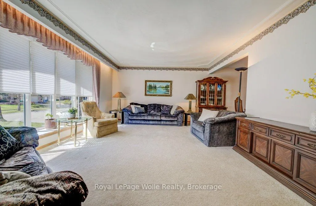 Photo 7 of 564 Glen Manor Boulevard, Waterloo, Lakeshore Village — HOMEH