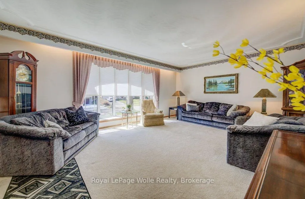 Photo 8 of 564 Glen Manor Boulevard, Waterloo, Lakeshore Village — HOMEH