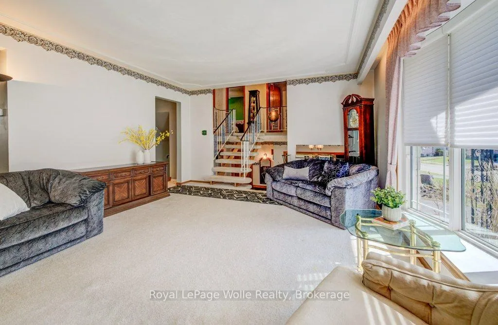 Photo 9 of 564 Glen Manor Boulevard, Waterloo, Lakeshore Village — HOMEH