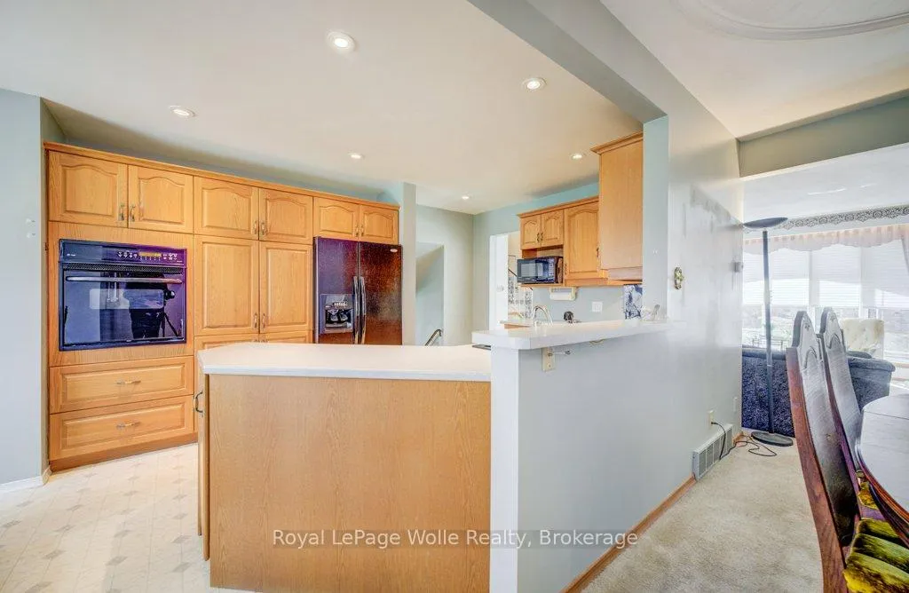 Photo 13 of 564 Glen Manor Boulevard, Waterloo, Lakeshore Village — HOMEH