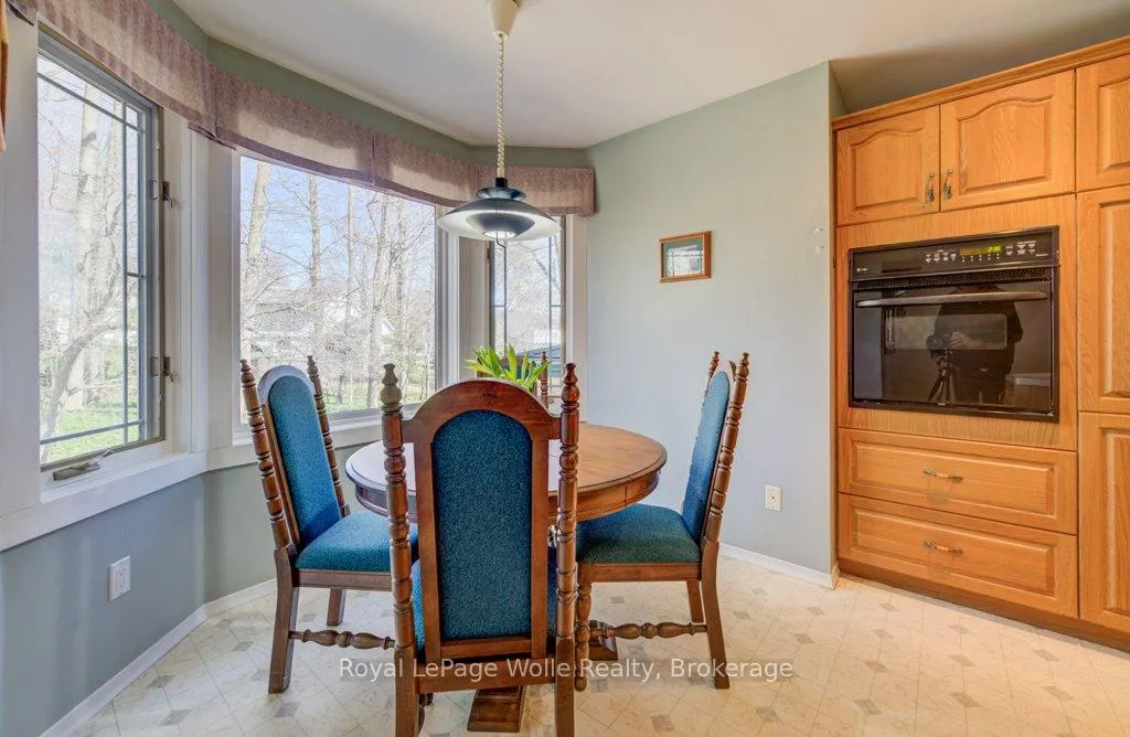Photo 14 of 564 Glen Manor Boulevard, Waterloo, Lakeshore Village — HOMEH