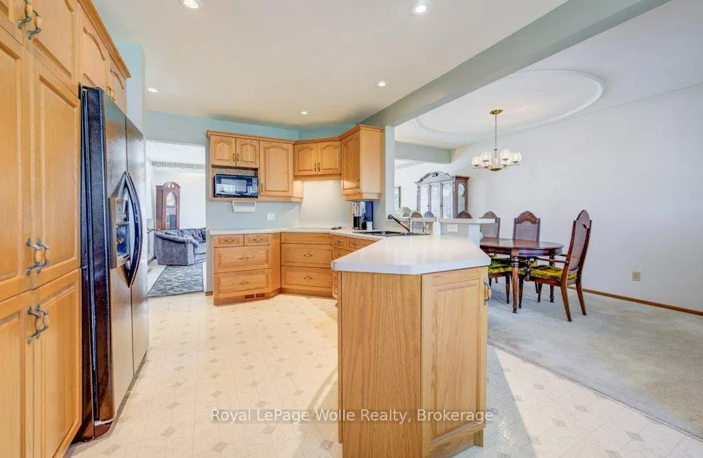 Photo 15 of 564 Glen Manor Boulevard, Waterloo, Lakeshore Village — HOMEH