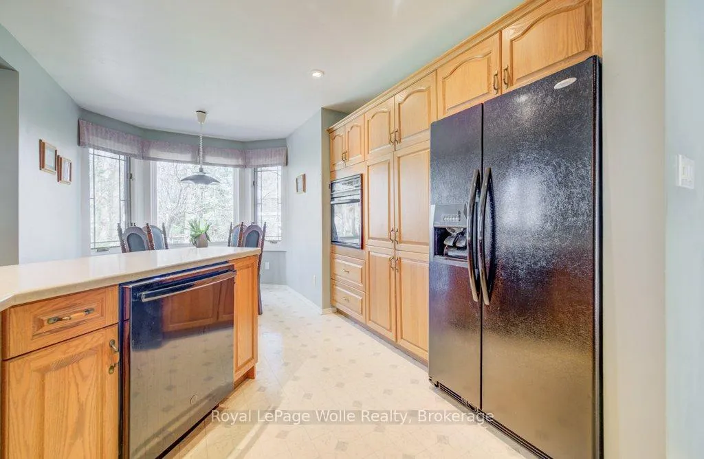 Photo 18 of 564 Glen Manor Boulevard, Waterloo, Lakeshore Village — HOMEH