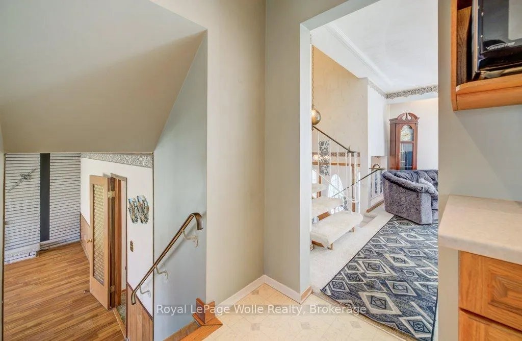 Photo 19 of 564 Glen Manor Boulevard, Waterloo, Lakeshore Village — HOMEH