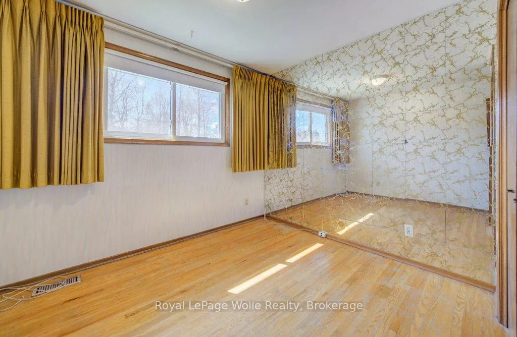 Photo 23 of 564 Glen Manor Boulevard, Waterloo, Lakeshore Village — HOMEH