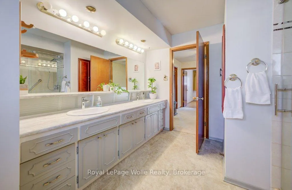 Photo 27 of 564 Glen Manor Boulevard, Waterloo, Lakeshore Village — HOMEH