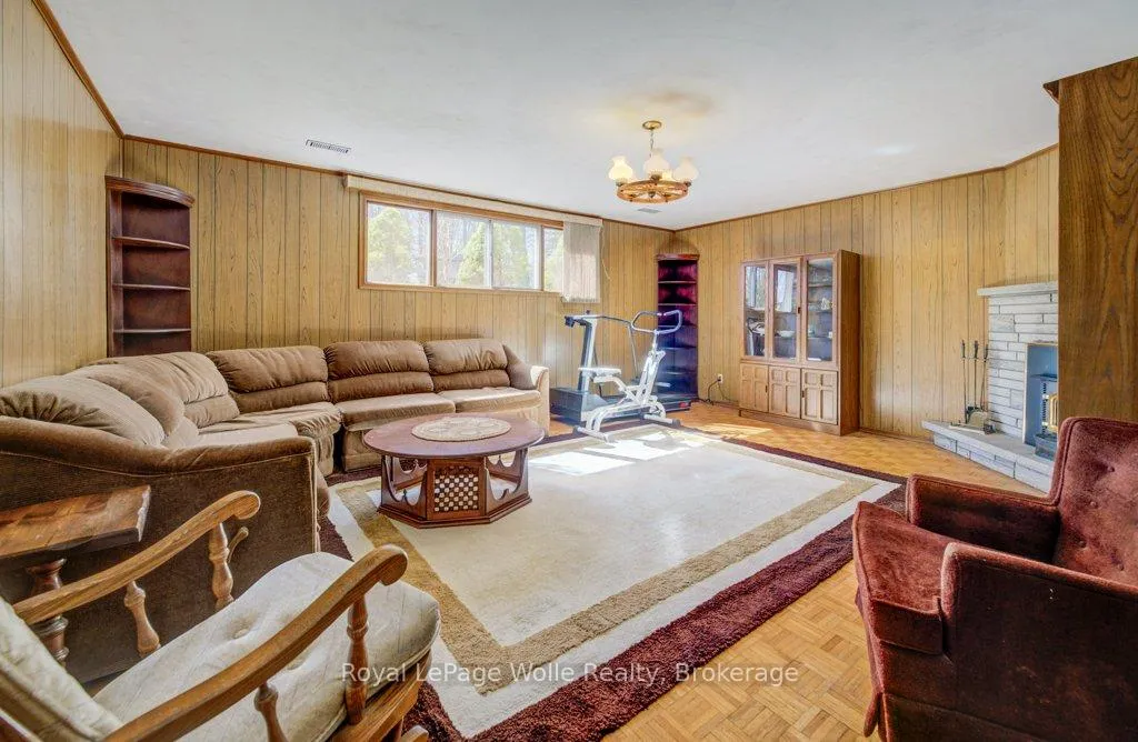 Photo 33 of 564 Glen Manor Boulevard, Waterloo, Lakeshore Village — HOMEH