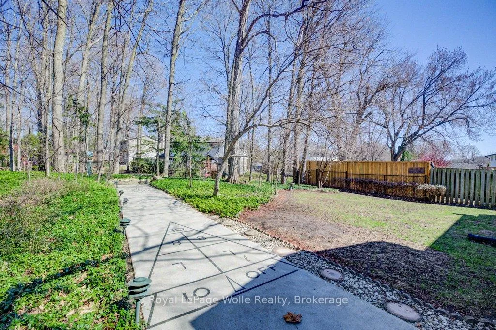 Photo 46 of 564 Glen Manor Boulevard, Waterloo, Lakeshore Village — HOMEH