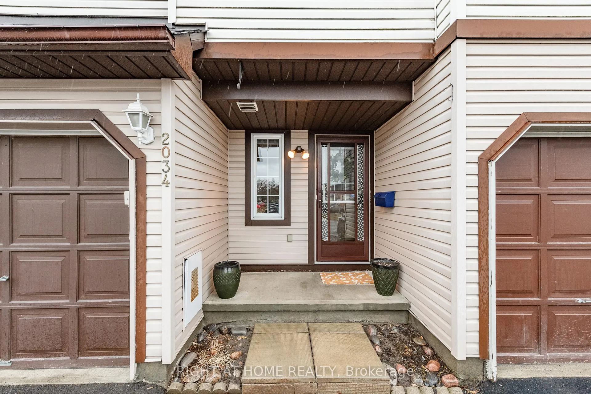 Photo 3 of 2034 P Avenue, Ottawa, Eastway Gardens/Industrial Park — HOMEH