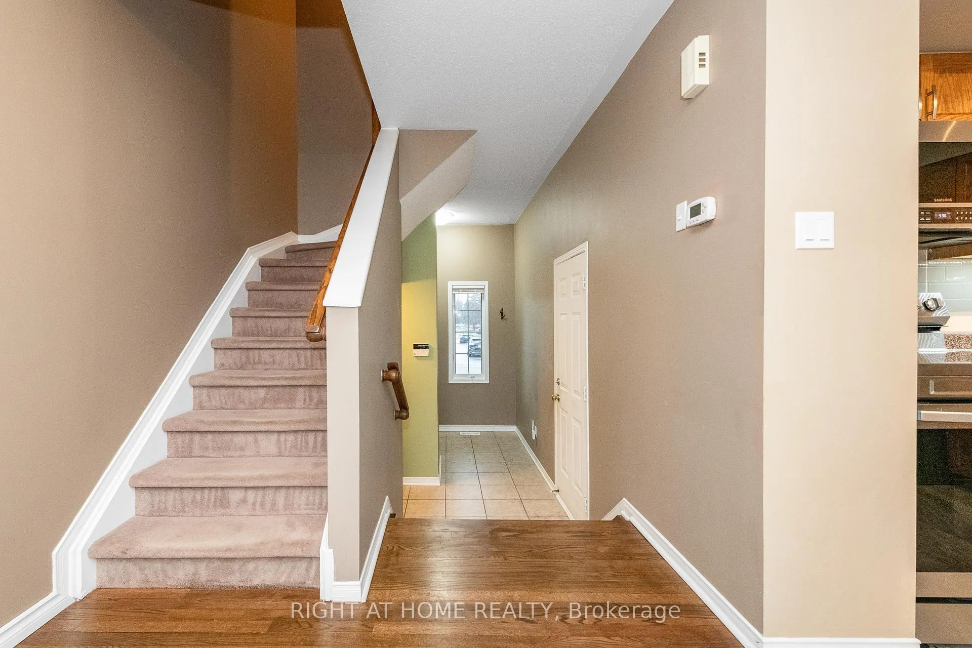 Photo 5 of 2034 P Avenue, Ottawa, Eastway Gardens/Industrial Park — HOMEH