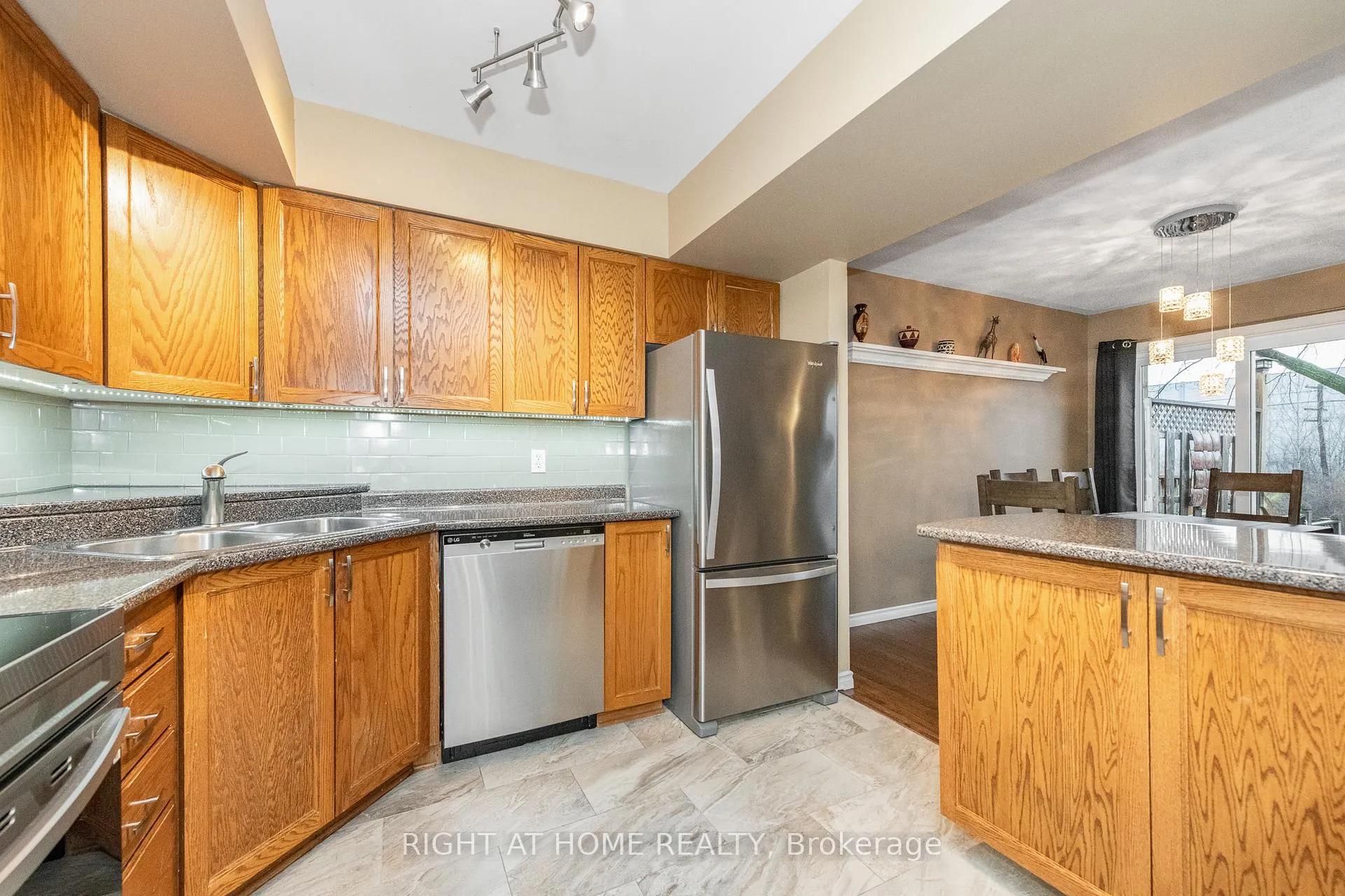 Photo 6 of 2034 P Avenue, Ottawa, Eastway Gardens/Industrial Park — HOMEH