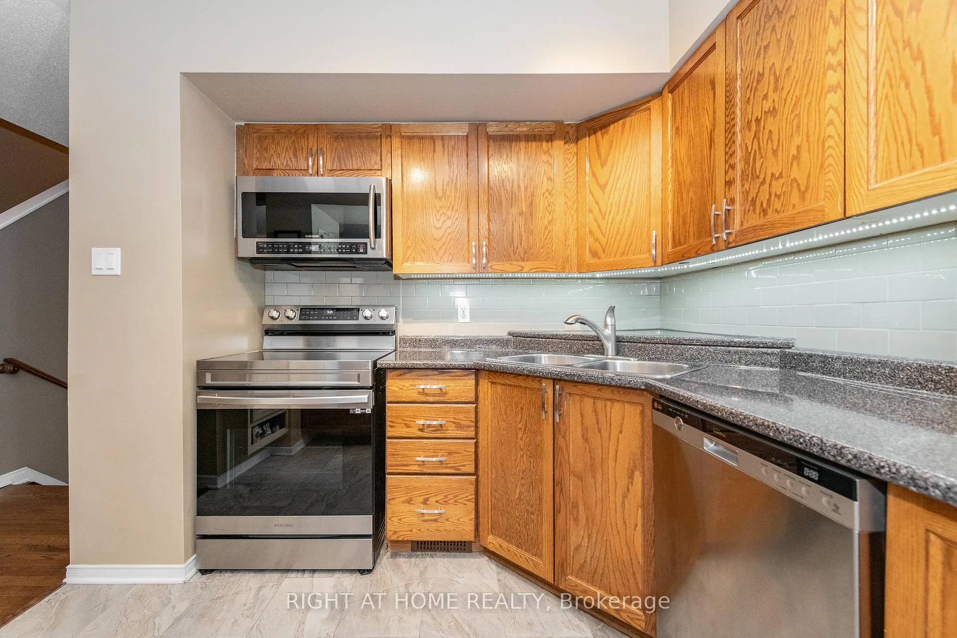 Photo 10 of 2034 P Avenue, Ottawa, Eastway Gardens/Industrial Park — HOMEH