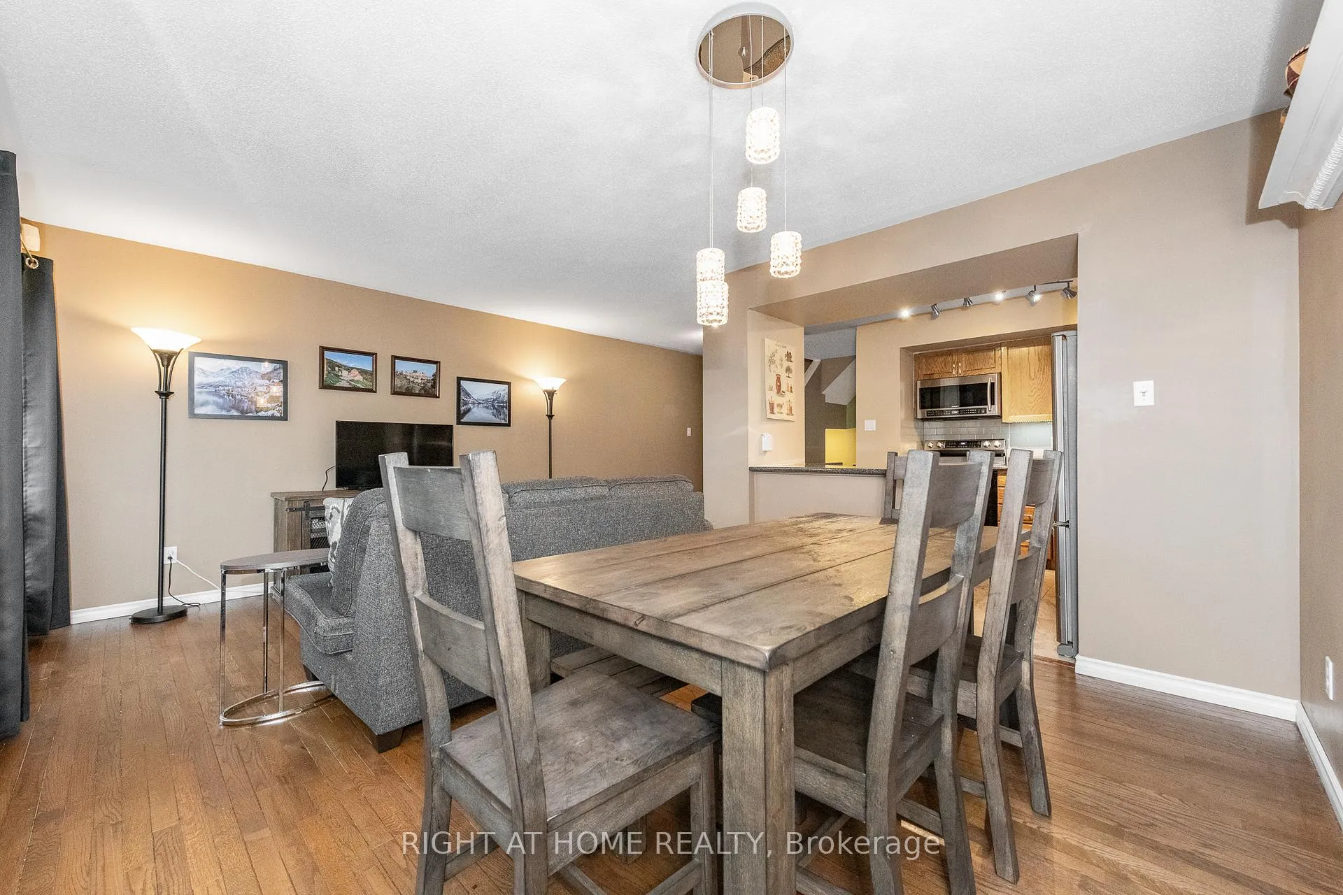 Photo 14 of 2034 P Avenue, Ottawa, Eastway Gardens/Industrial Park — HOMEH