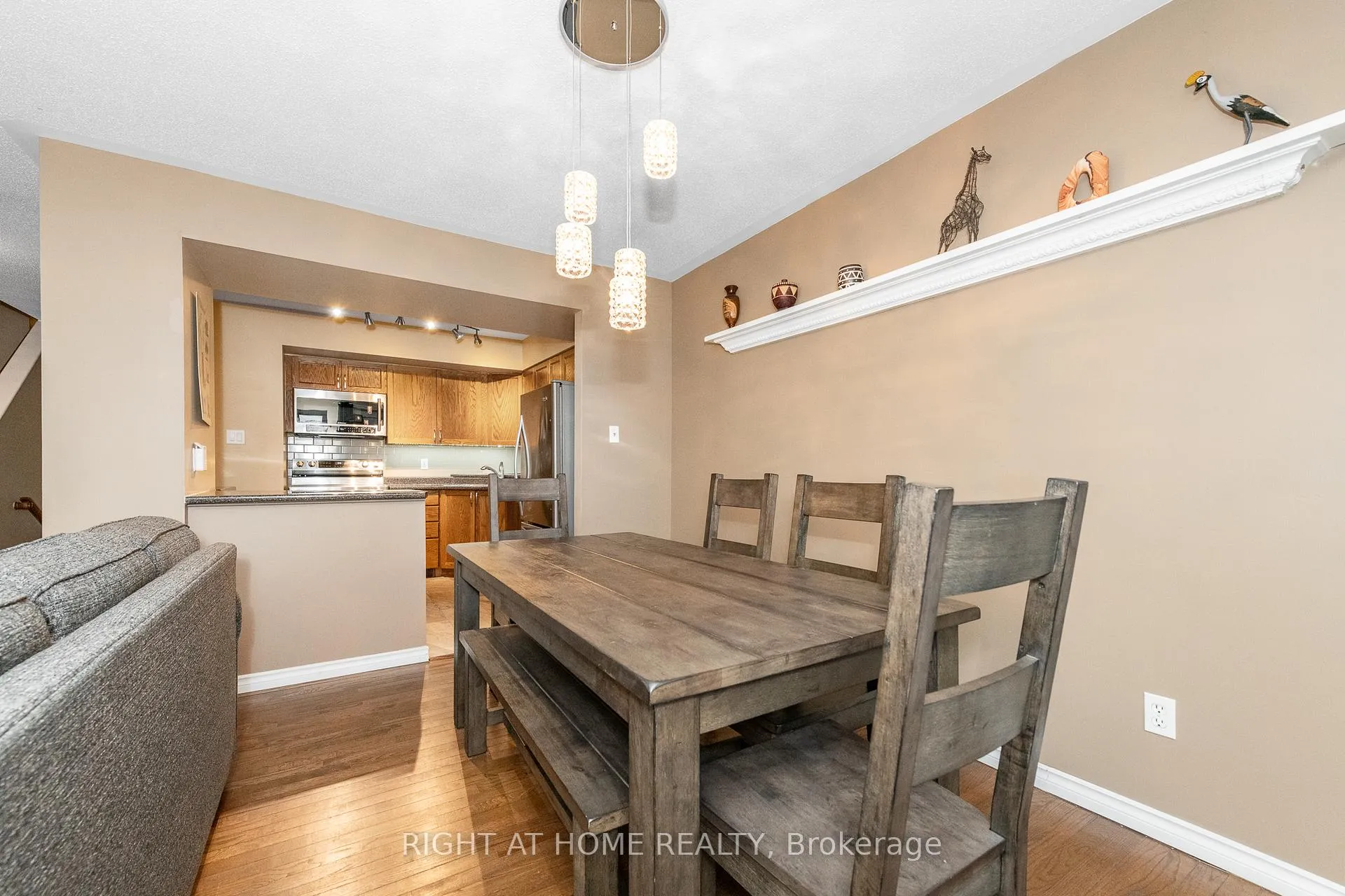 Photo 15 of 2034 P Avenue, Ottawa, Eastway Gardens/Industrial Park — HOMEH