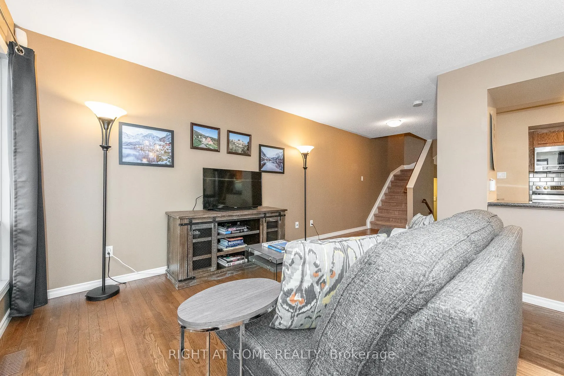 Photo 16 of 2034 P Avenue, Ottawa, Eastway Gardens/Industrial Park — HOMEH
