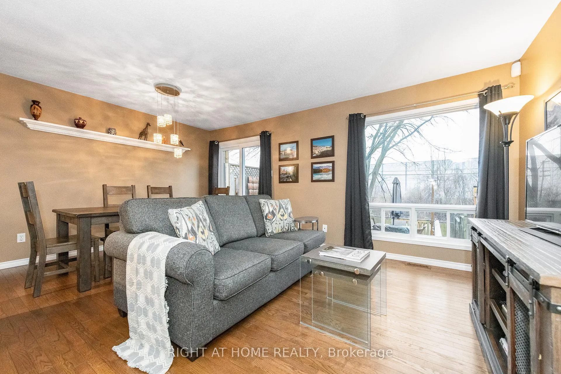 Photo 18 of 2034 P Avenue, Ottawa, Eastway Gardens/Industrial Park — HOMEH