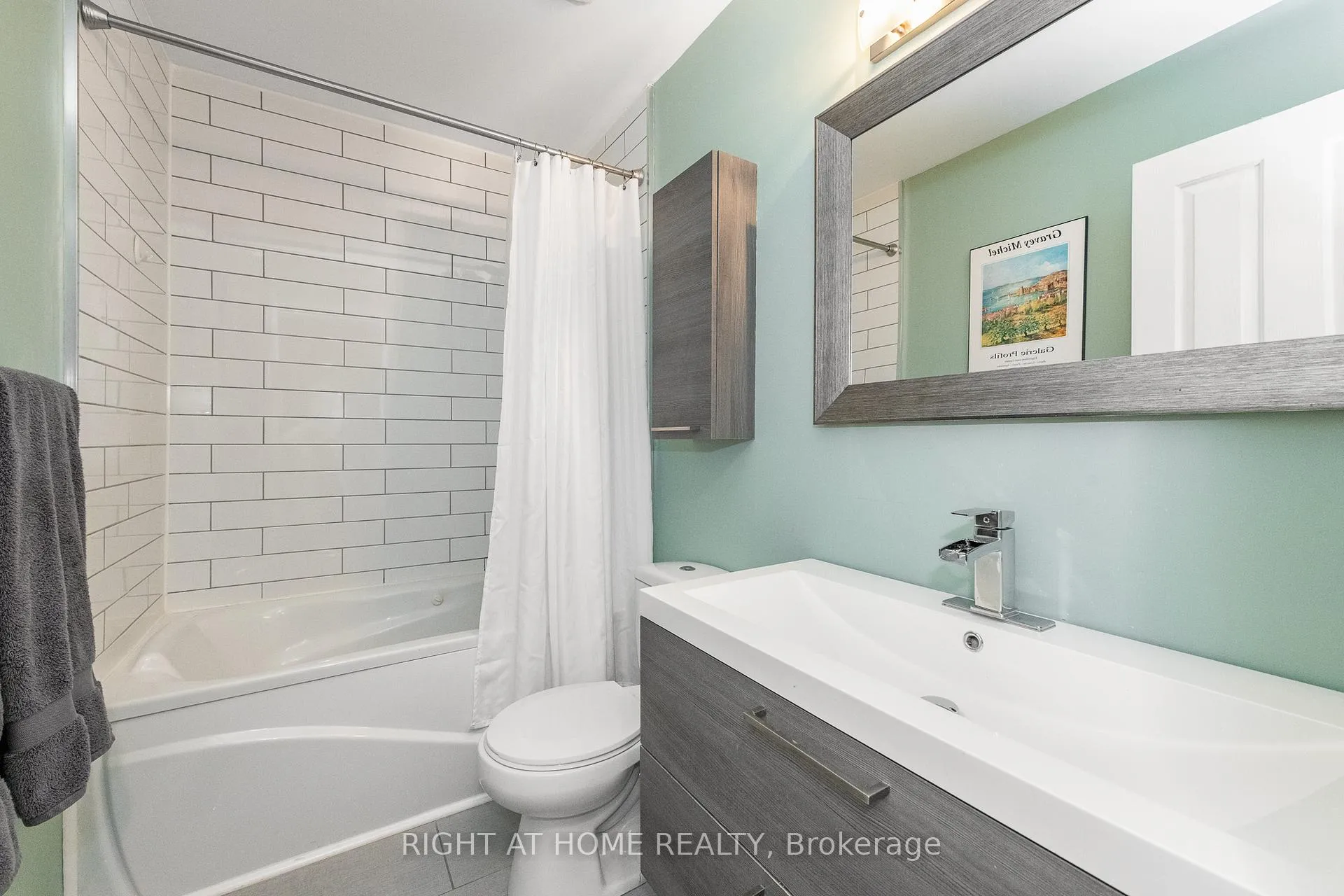 Photo 25 of 2034 P Avenue, Ottawa, Eastway Gardens/Industrial Park — HOMEH