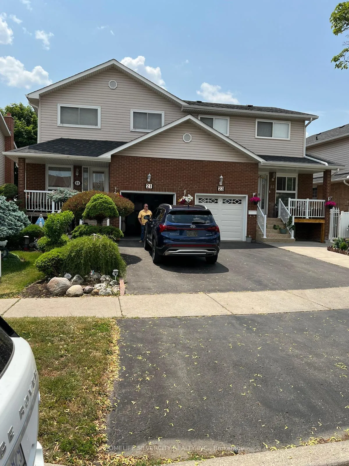 Photo 1 of 21 Ashford Court, Brampton, Brampton North — HOMEH
