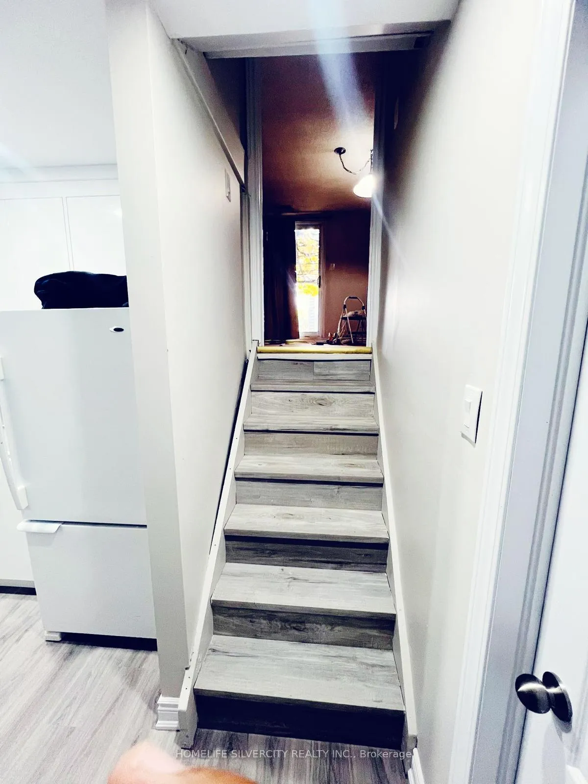 Photo 4 of 21 Ashford Court, Brampton, Brampton North — HOMEH