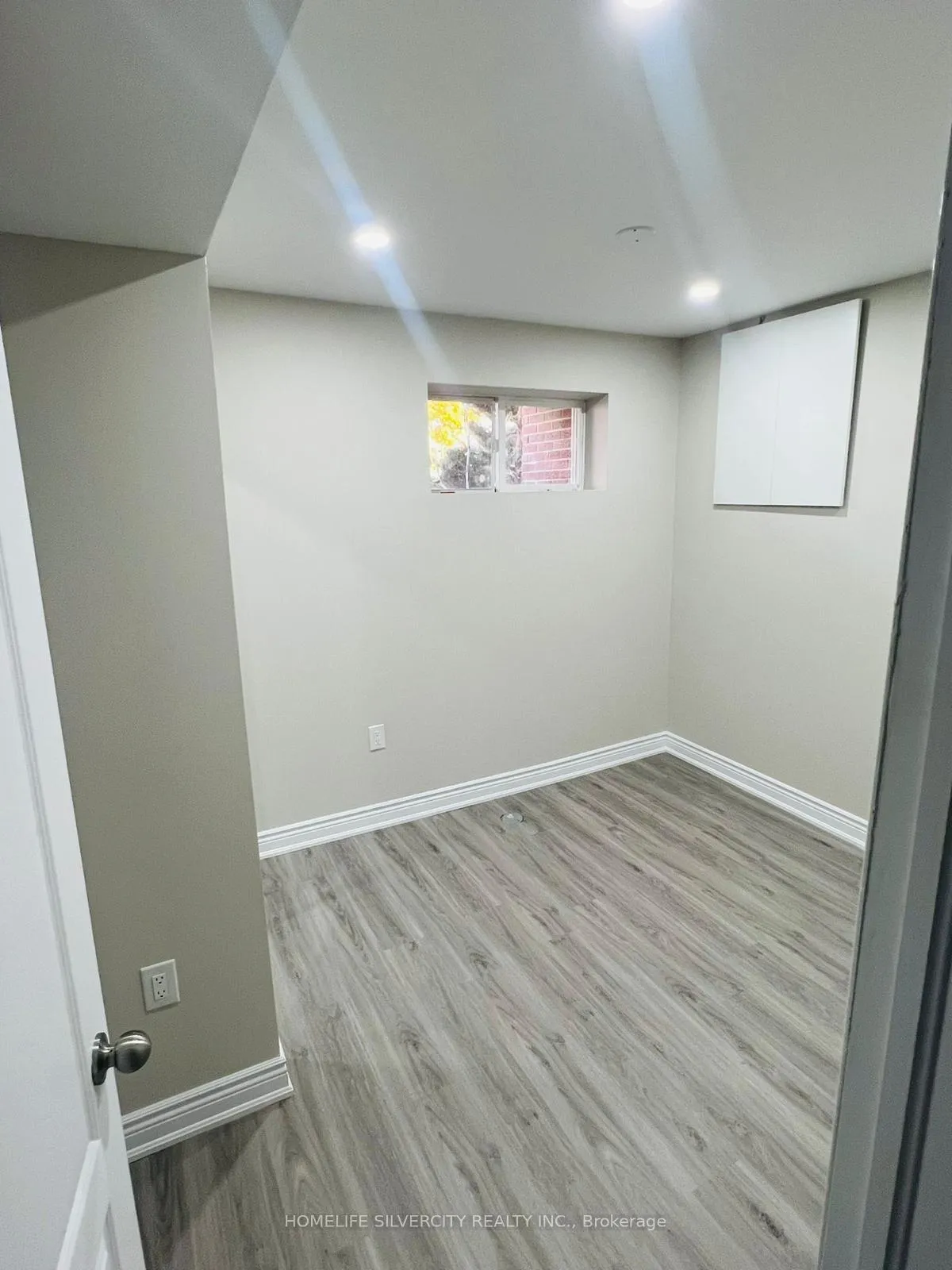Photo 14 of 21 Ashford Court, Brampton, Brampton North — HOMEH