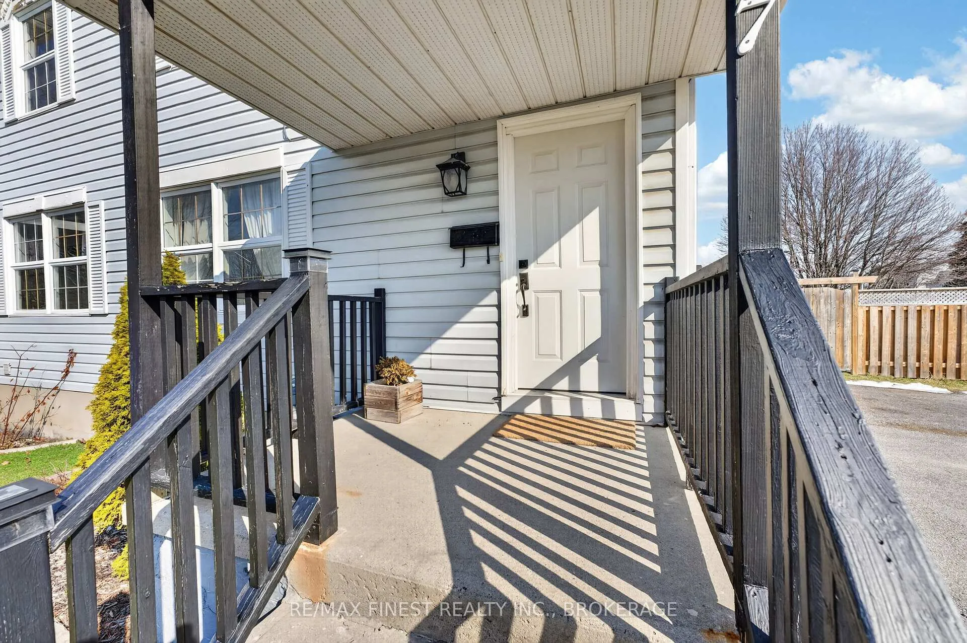 Photo 2 of 907 Warburton Crescent, Kingston, East Gardiners Rd — HOMEH