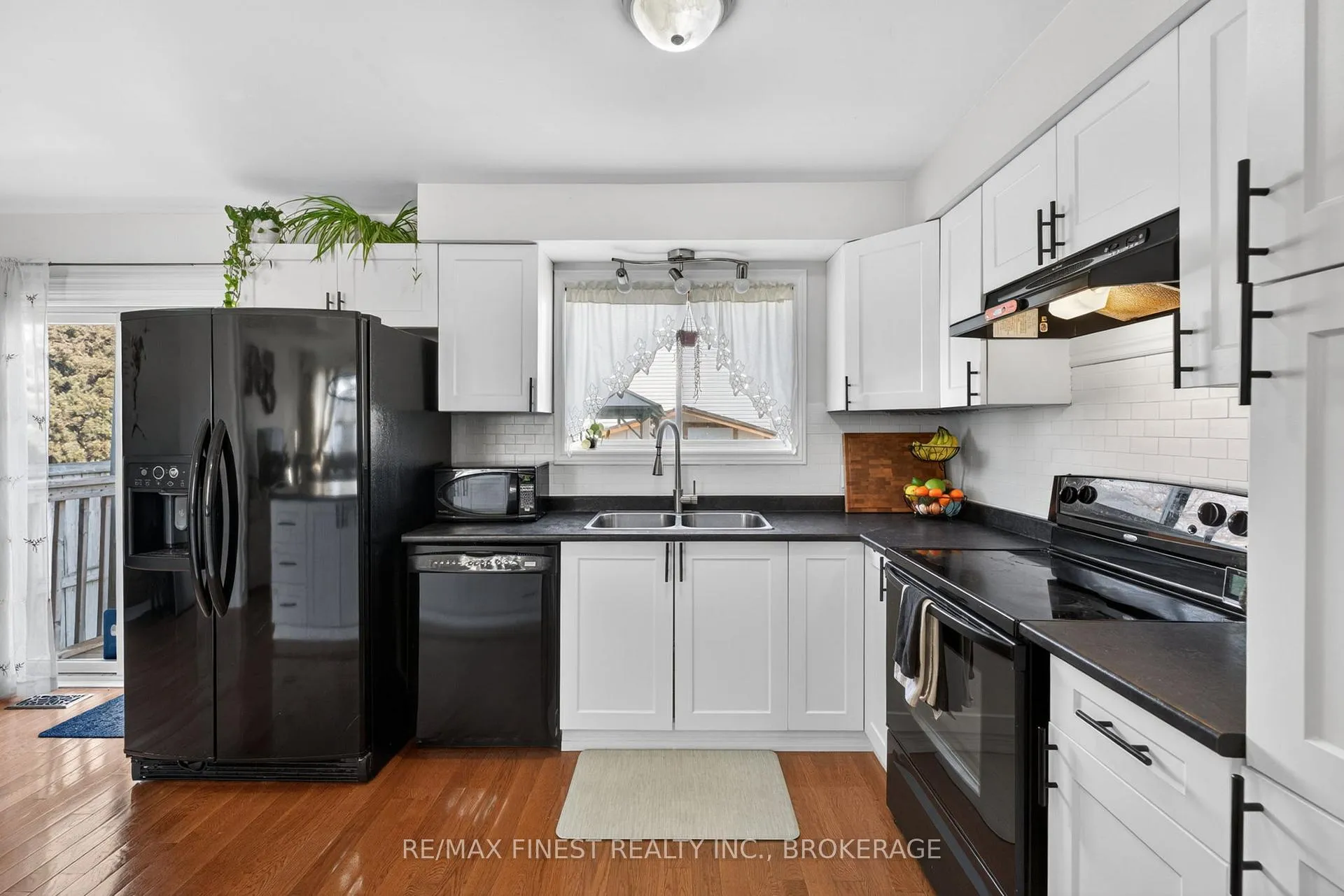 Photo 7 of 907 Warburton Crescent, Kingston, East Gardiners Rd — HOMEH