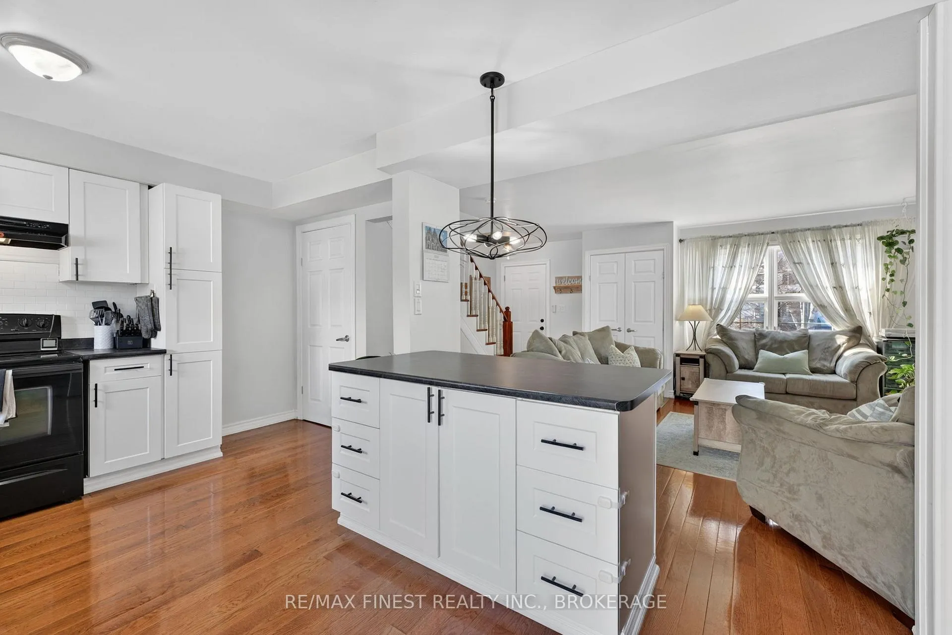 Photo 9 of 907 Warburton Crescent, Kingston, East Gardiners Rd — HOMEH