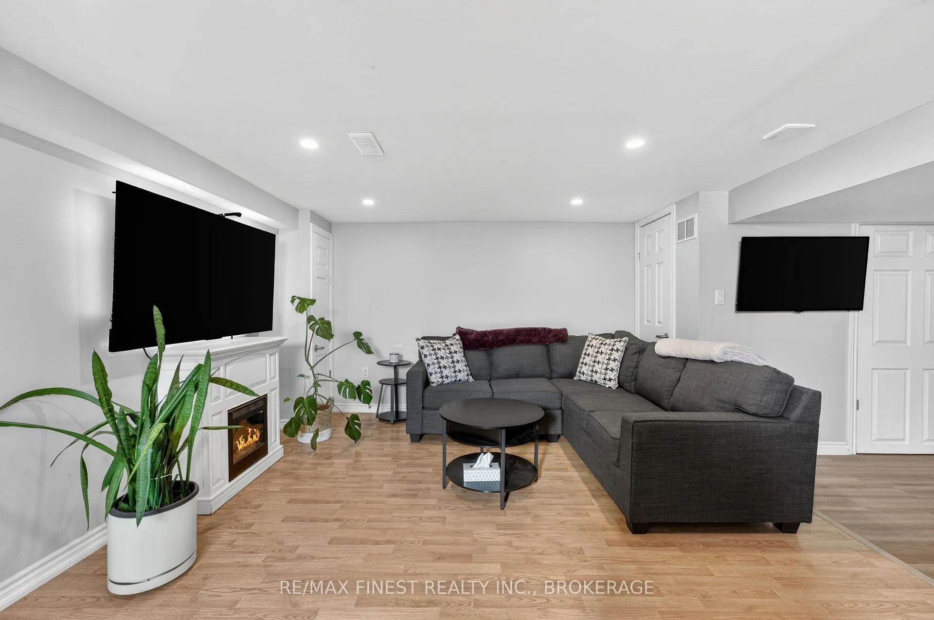 Photo 22 of 907 Warburton Crescent, Kingston, East Gardiners Rd — HOMEH