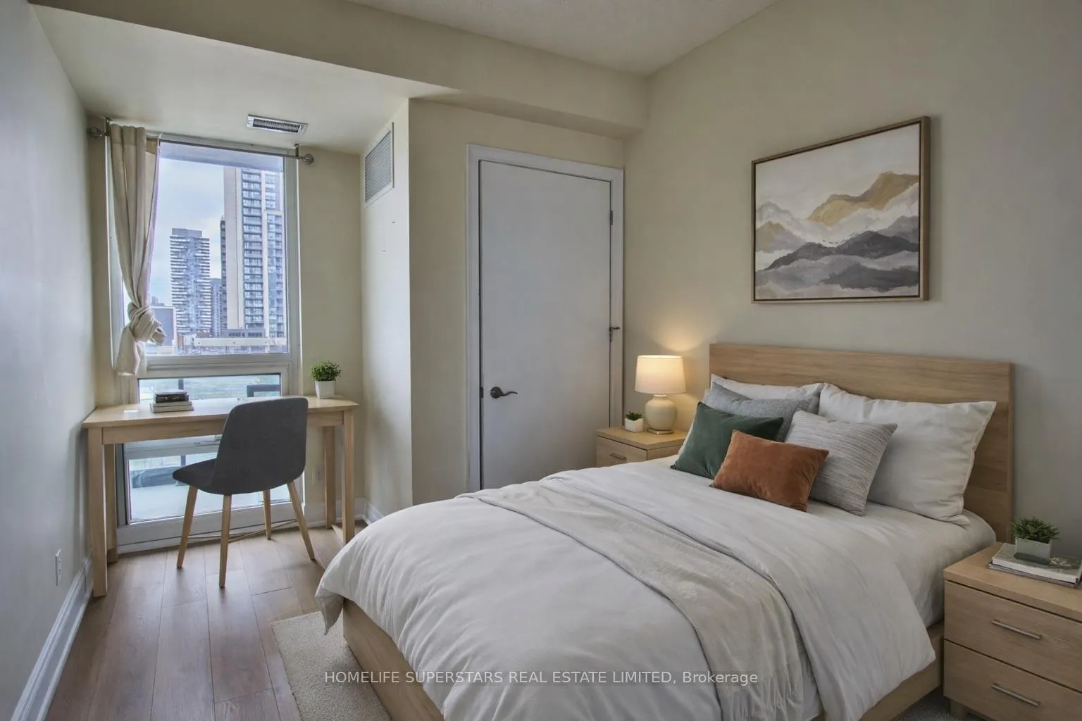 Photo 6 of Unit 509, 100 John Street, Brampton, Downtown Brampton — HOMEH
