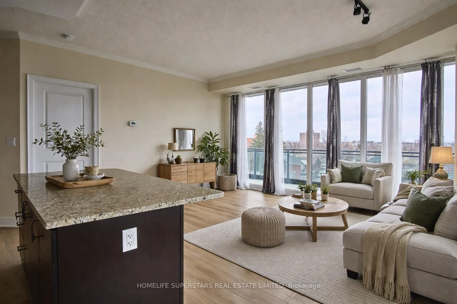 Photo 7 of Unit 509, 100 John Street, Brampton, Downtown Brampton — HOMEH