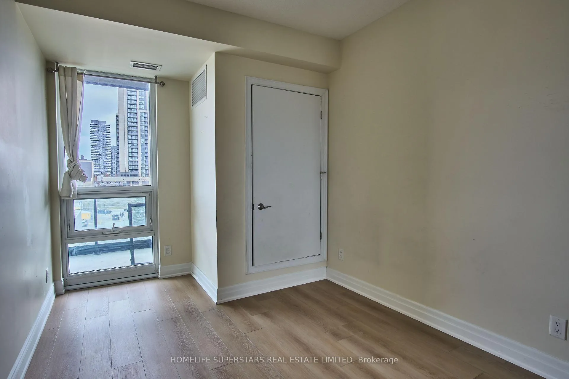 Photo 14 of Unit 509, 100 John Street, Brampton, Downtown Brampton — HOMEH
