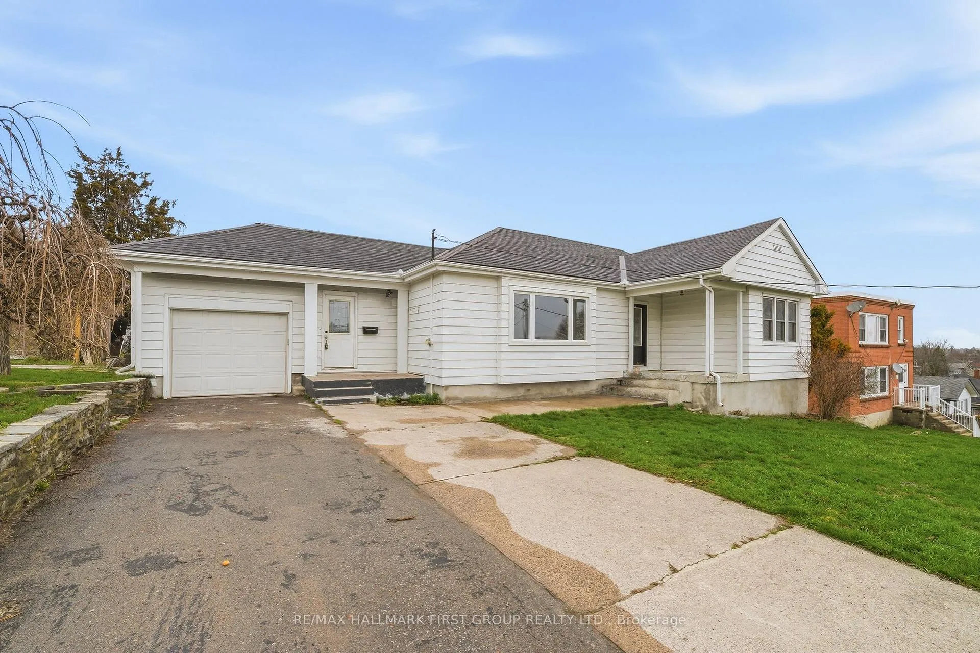 Photo 1 of 16 Sutcliffe Boulevard, Quinte West, Trenton Ward — HOMEH