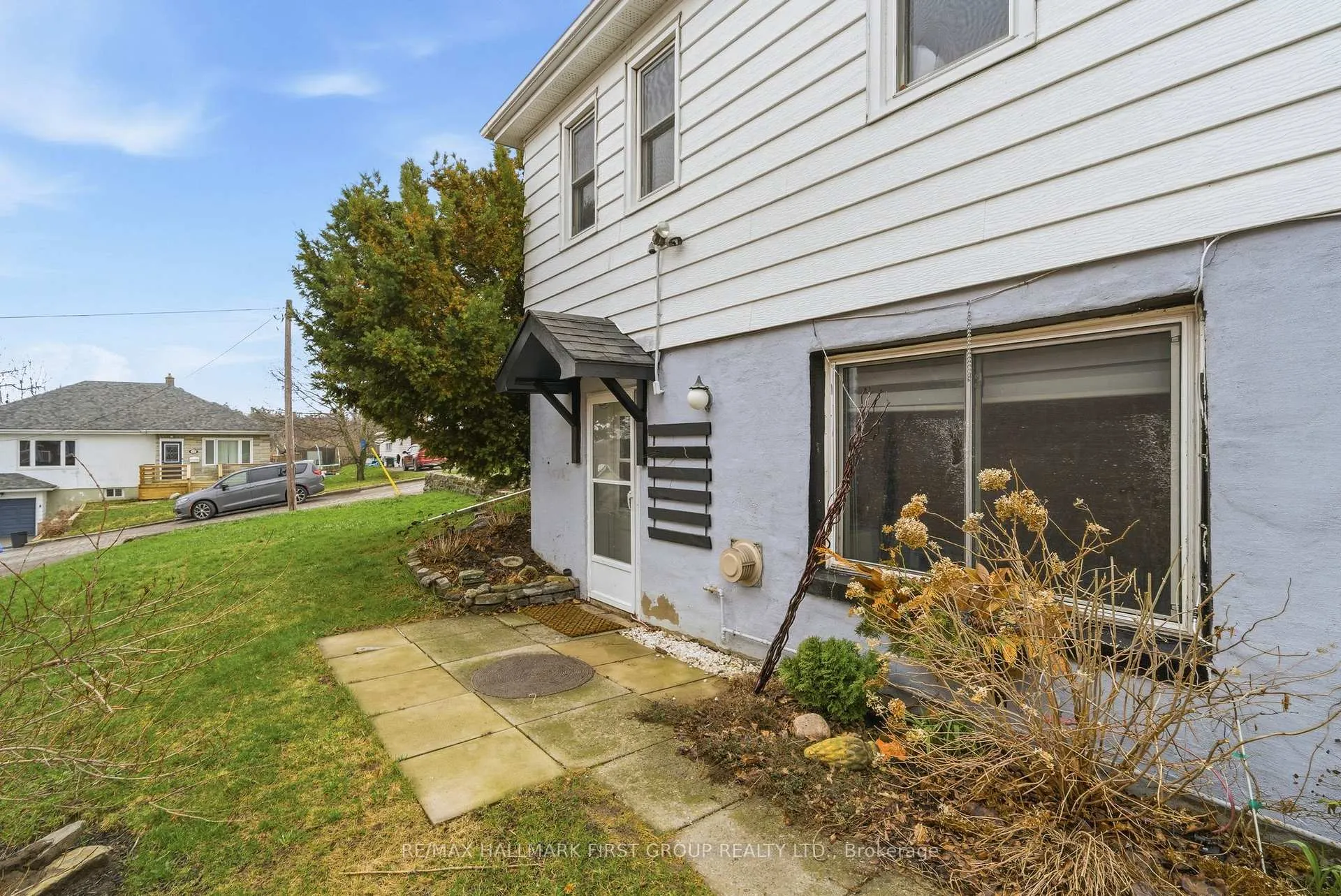 Photo 3 of 16 Sutcliffe Boulevard, Quinte West, Trenton Ward — HOMEH